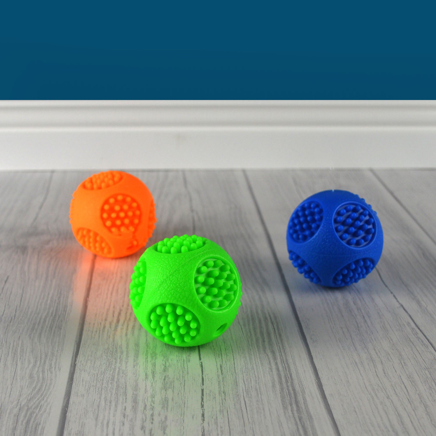 Pack of 3 Rubber Balls with Squeaker